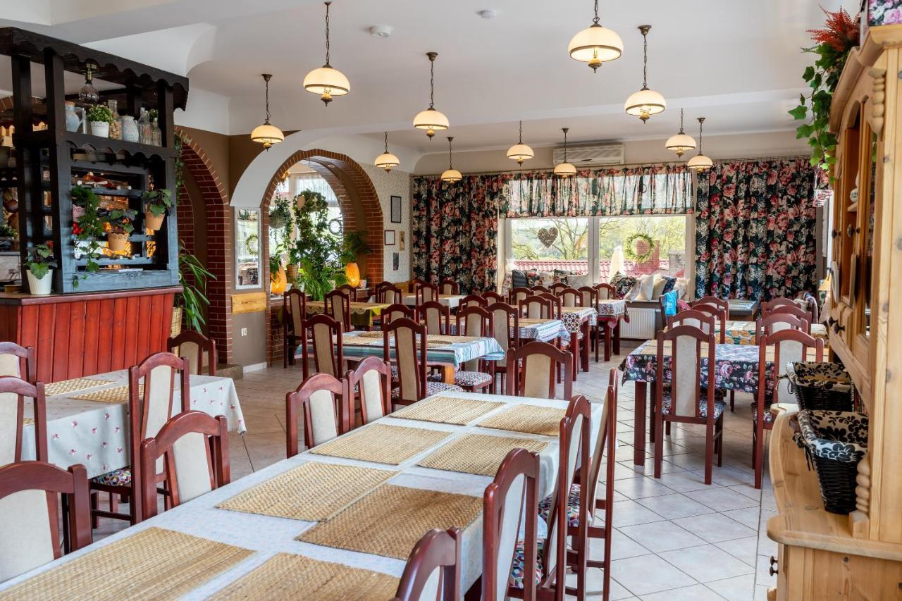 Gosciniec Skolimowka Restauracja I Pokoje Ze Sniadaniem Na Kaszubach Хмєльно Екстер'єр фото